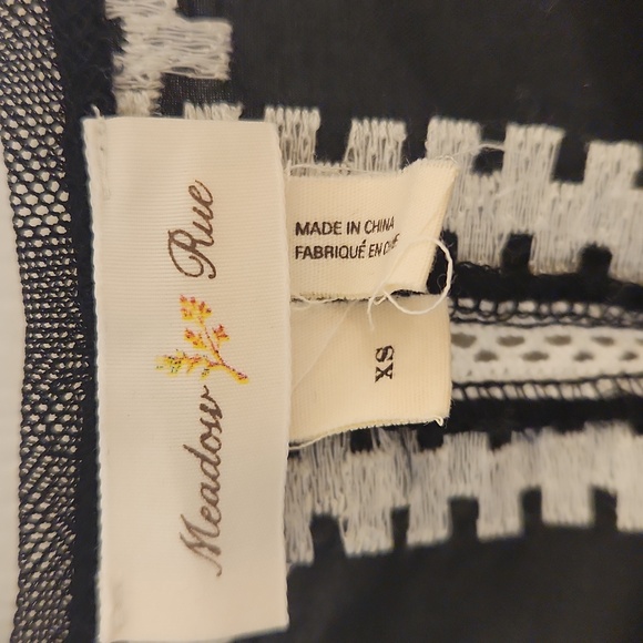 Anthropologie Meadow Rue Black and White Embroidered Sleeveless Top Size XS - Picture 5 of 15
